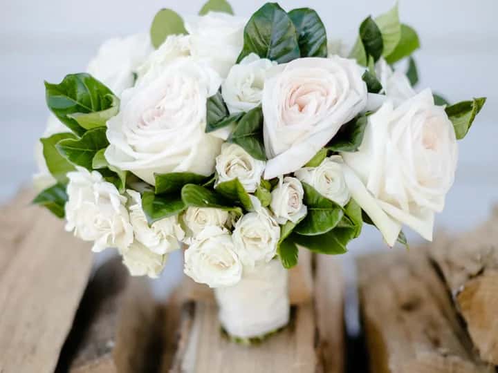 3me social media post preview: A tribute bouquet should feel considered, not picked from a catalogue.