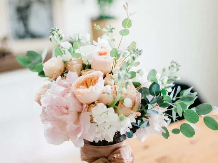 3me social media post preview: Your occasion deserves more than a last-minute petrol-station bunch.